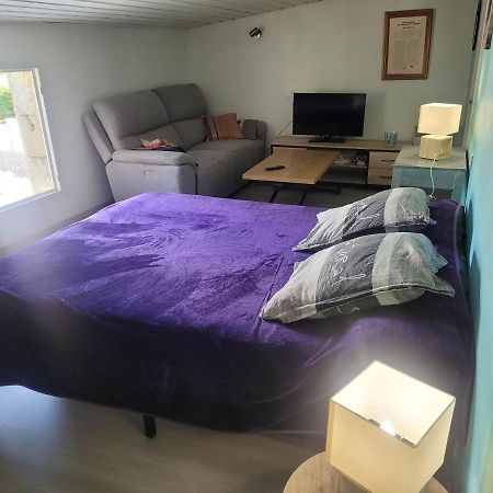 Chez Jeanfi Bed & Breakfast Fronsac  Luaran gambar