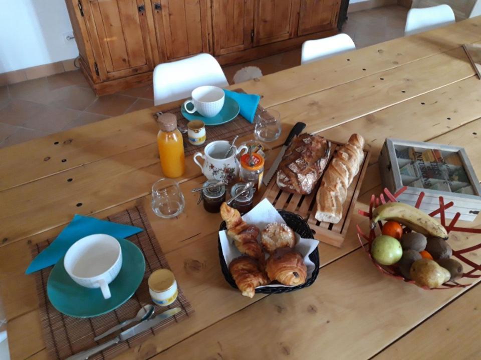 Chez Jeanfi Bed & Breakfast Fronsac  Luaran gambar