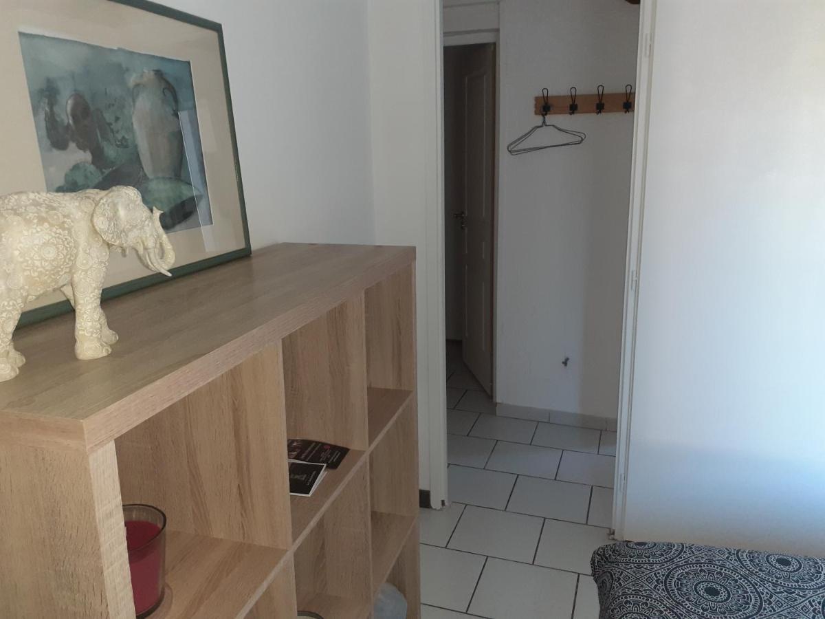 Chez Jeanfi Bed & Breakfast Fronsac  Luaran gambar