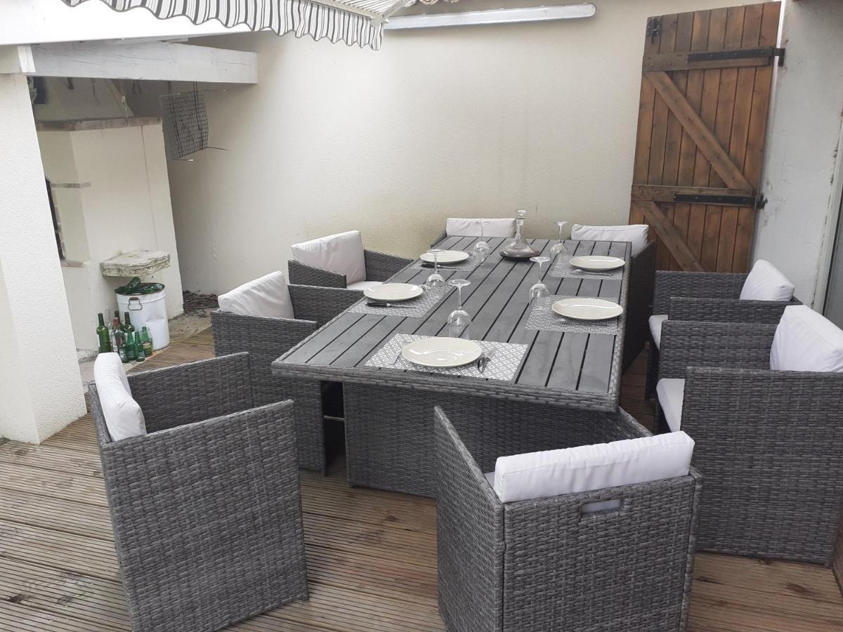 Chez Jeanfi Bed & Breakfast Fronsac  Luaran gambar