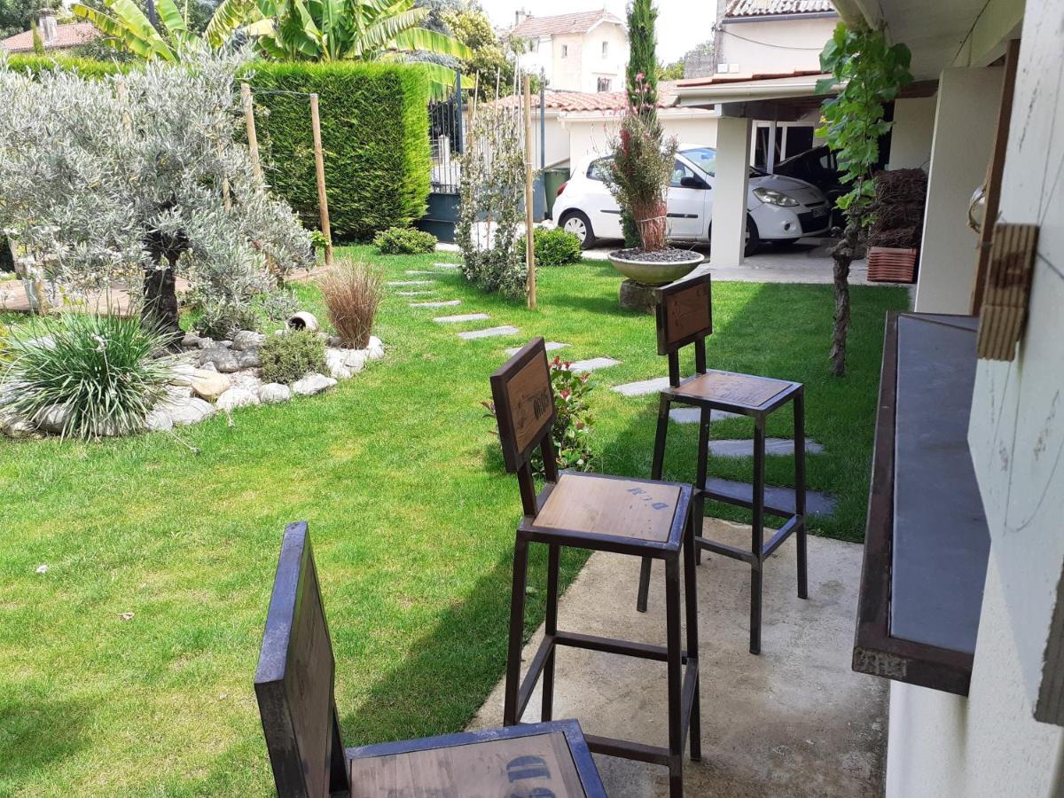 Chez Jeanfi Bed & Breakfast Fronsac  Luaran gambar
