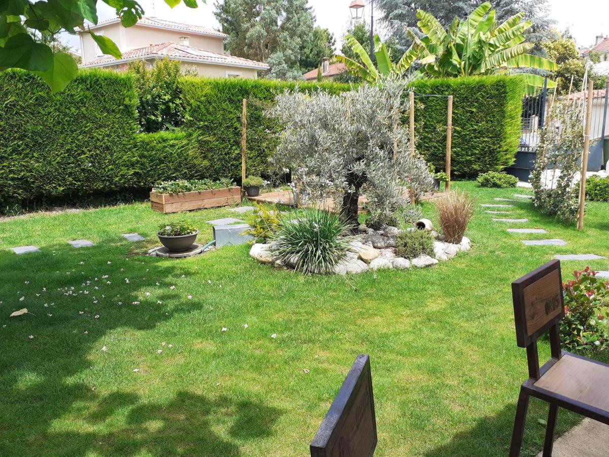 Chez Jeanfi Bed & Breakfast Fronsac  Luaran gambar
