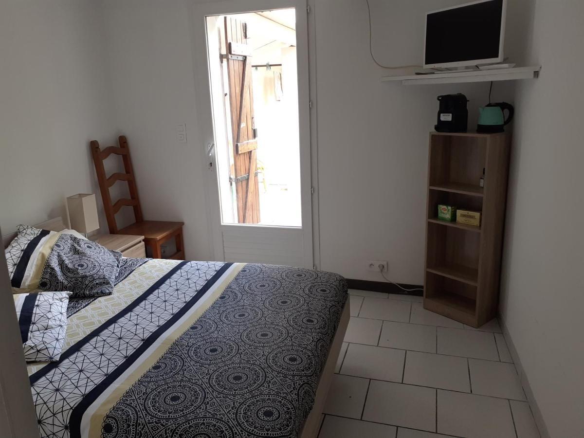 Chez Jeanfi Bed & Breakfast Fronsac  Luaran gambar