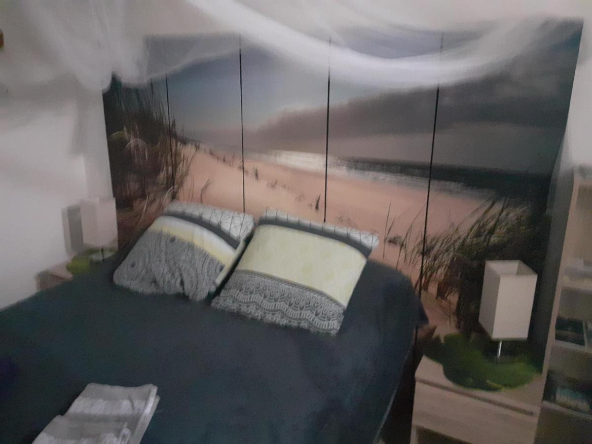 Chez Jeanfi Bed & Breakfast Fronsac  Luaran gambar