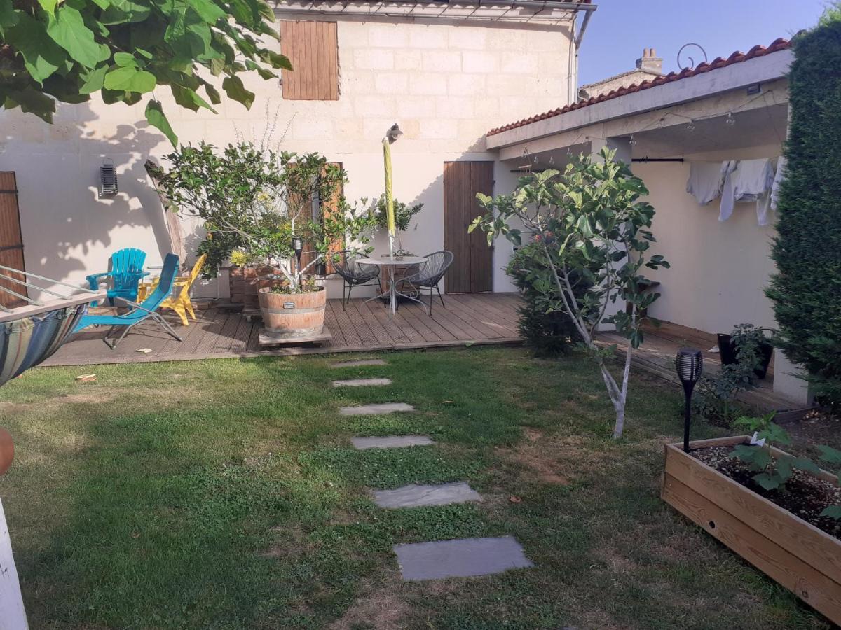 Chez Jeanfi Bed & Breakfast Fronsac  Luaran gambar