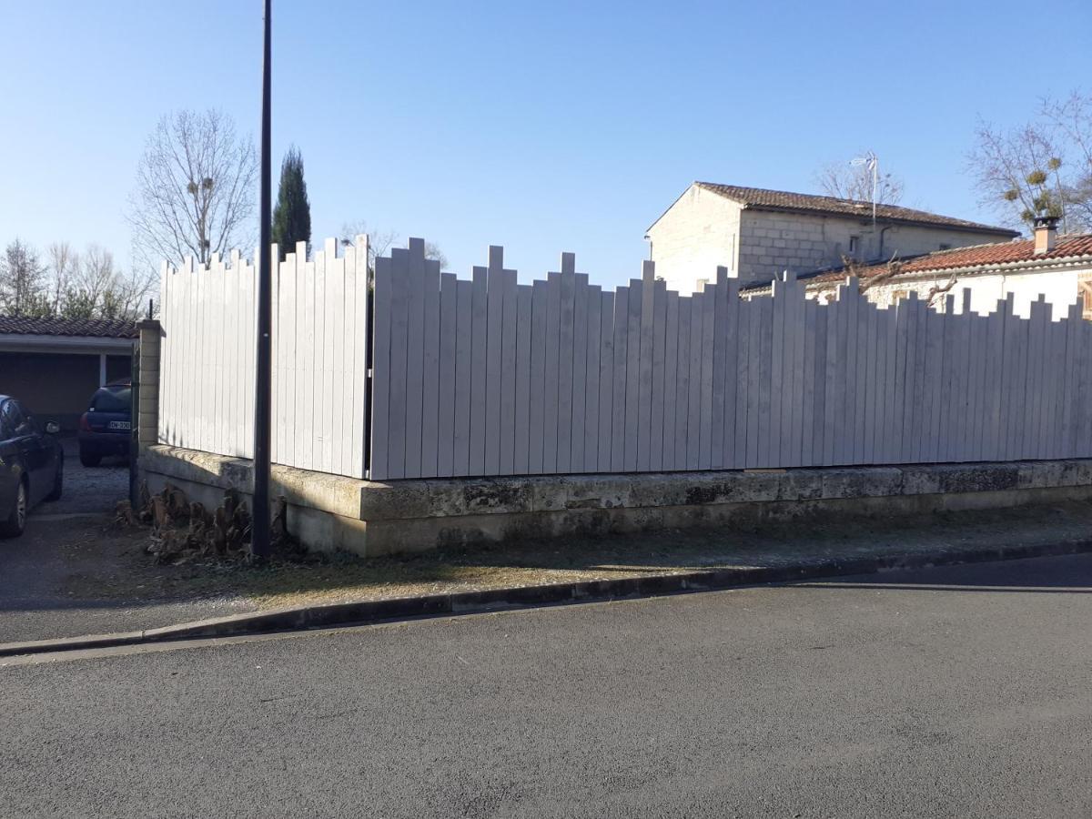 Chez Jeanfi Bed & Breakfast Fronsac  Luaran gambar