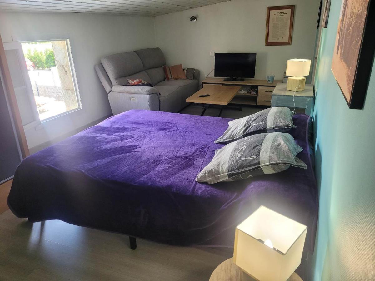 Chez Jeanfi Bed & Breakfast Fronsac  Luaran gambar