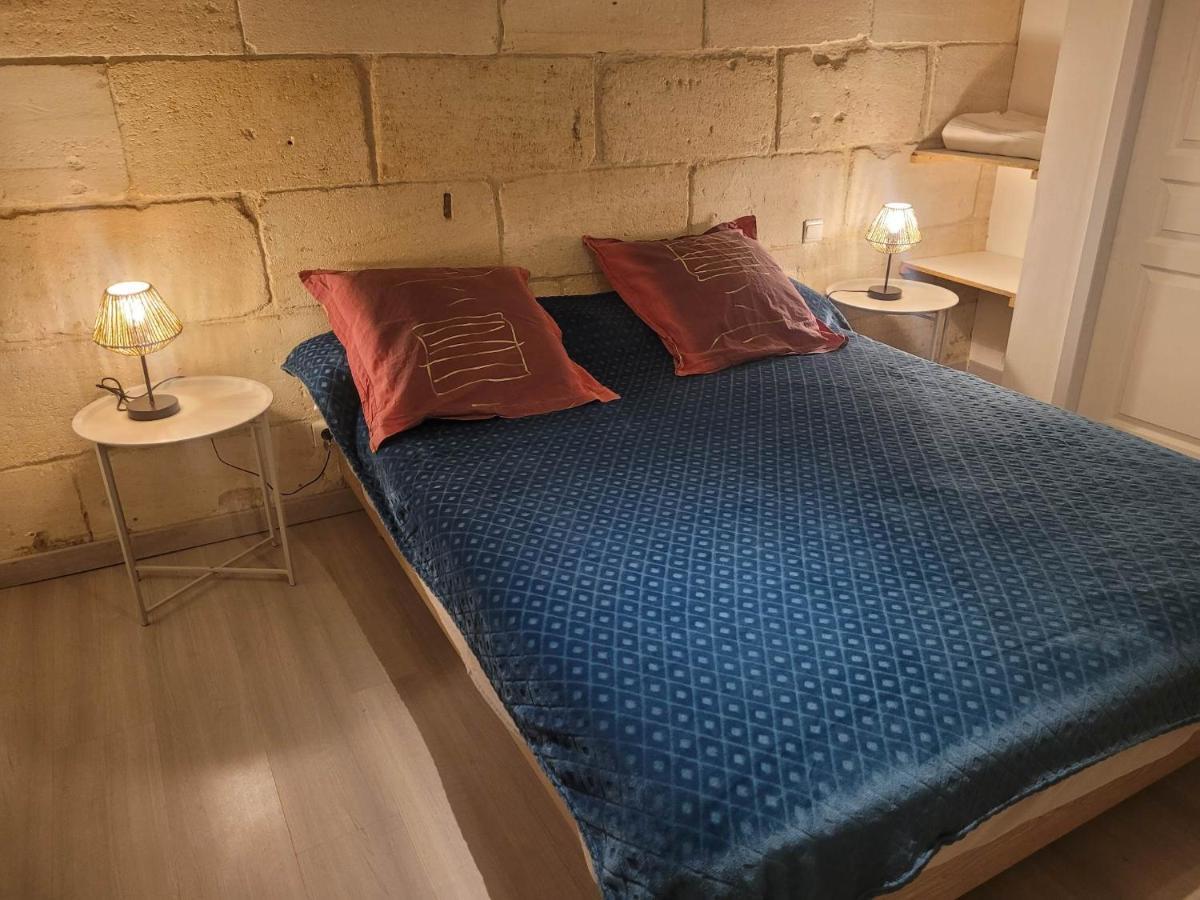 Chez Jeanfi Bed & Breakfast Fronsac  Luaran gambar