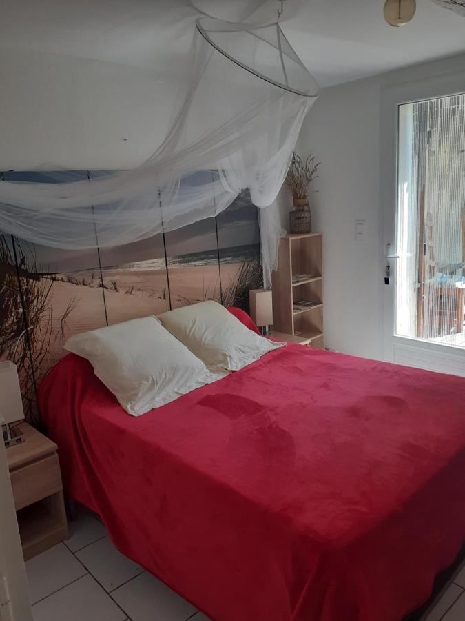Chez Jeanfi Bed & Breakfast Fronsac  Luaran gambar